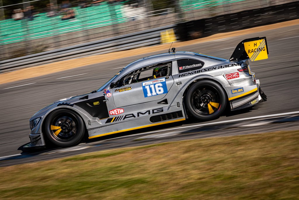 Høj fart på store og små på Jyllandsringen
(Foto: Special Saloon Car / Jan Gripping)